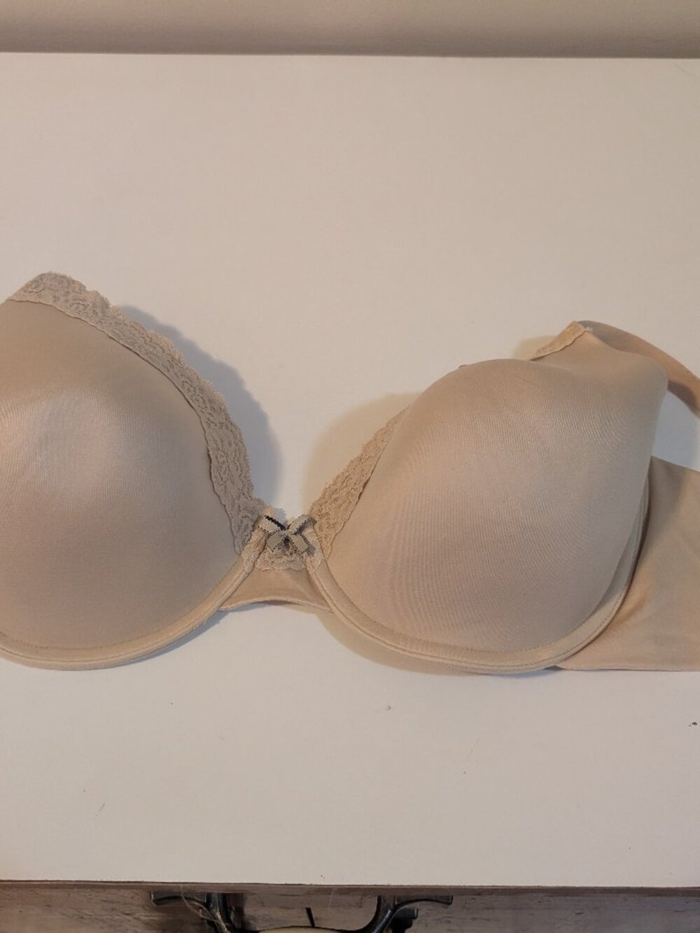 Womens cream bra, size 40D